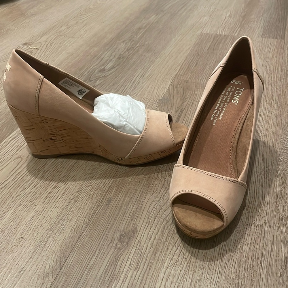 TOMS Stella Wedges NEW